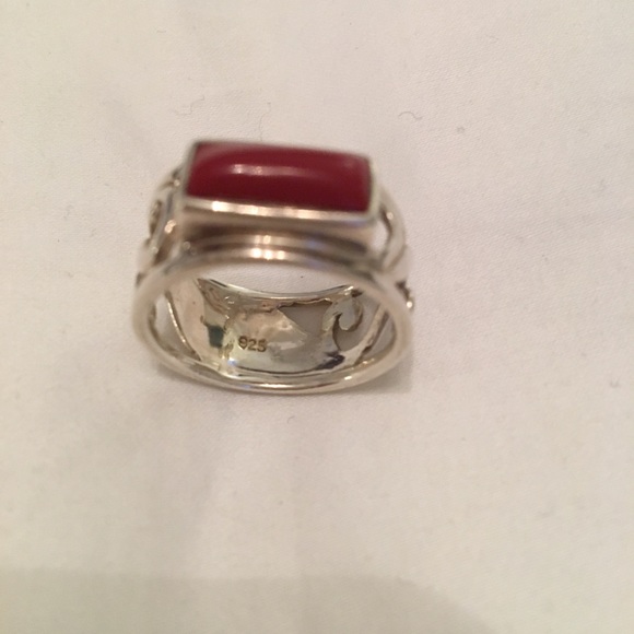Women’s Ring - Picture 3 of 6